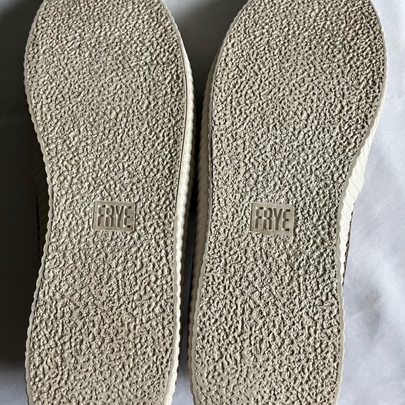 Frye Camille Perforated Slip On Sneaker Carmel Brown Tan Womens Sz 9.5 M EUC - Picture 9 of 12